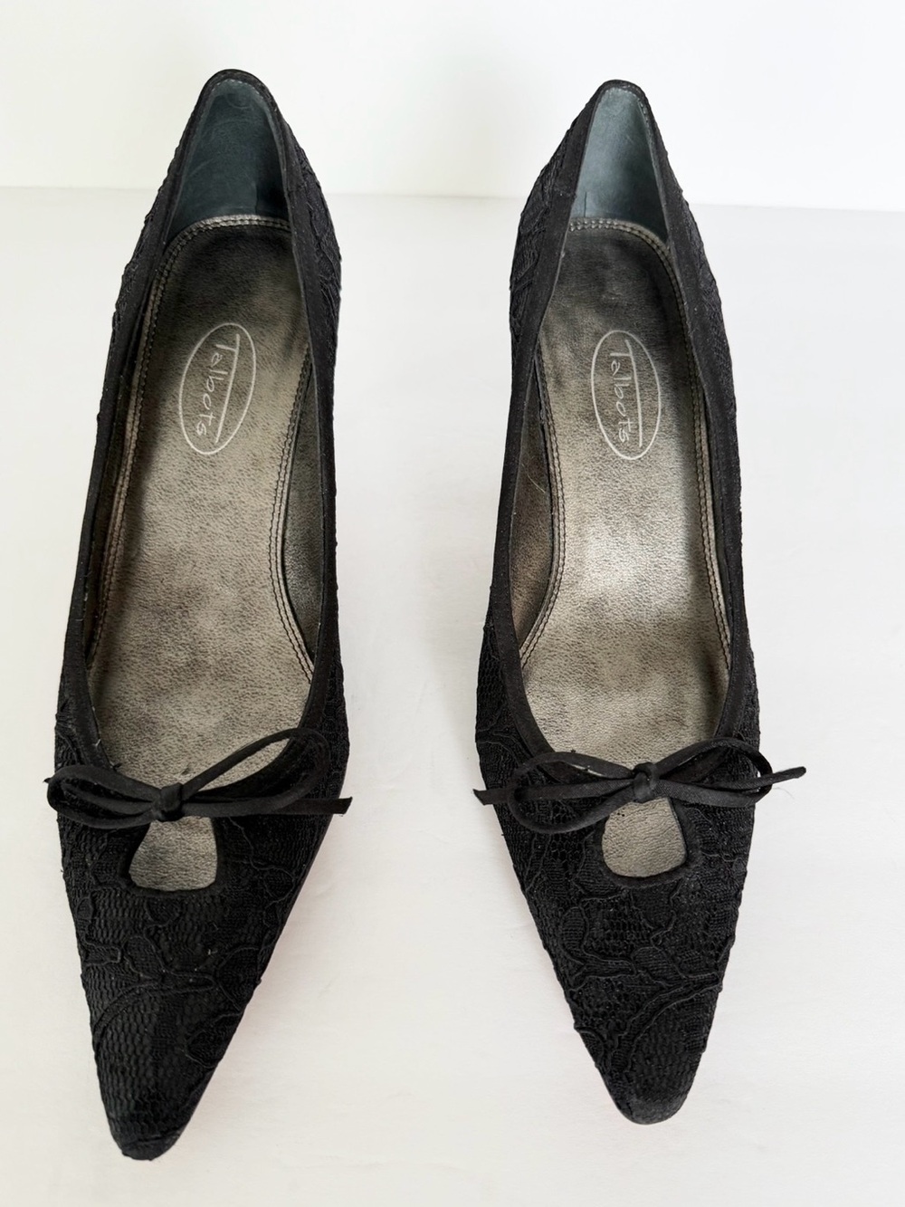 Talbots Black Lace Kitten Heel Pumps Pointed Toe Bow 7.5M - Picture 2 of 8